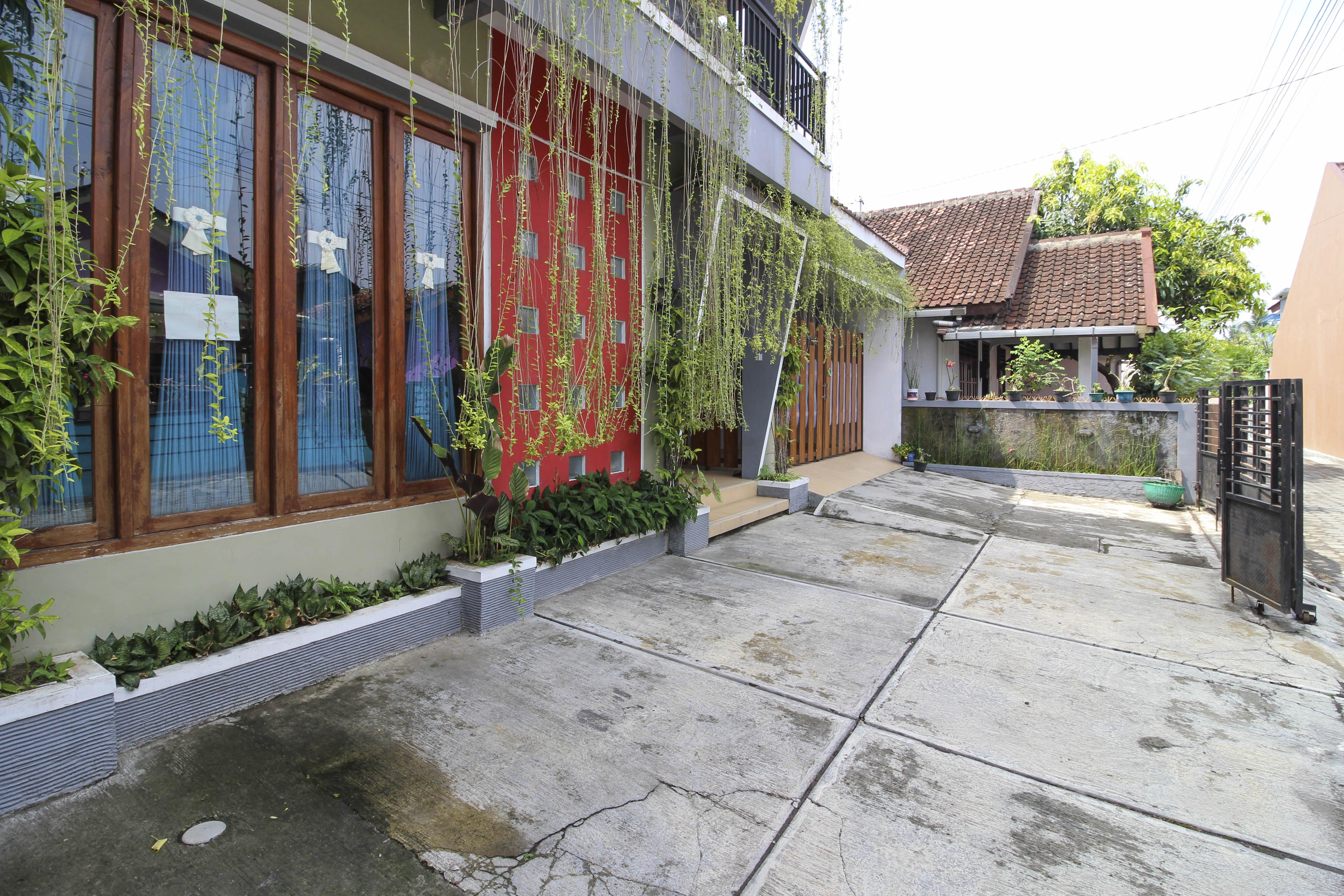 RedDoorz near Hartono Mall Kejayan Zewnętrze zdjęcie